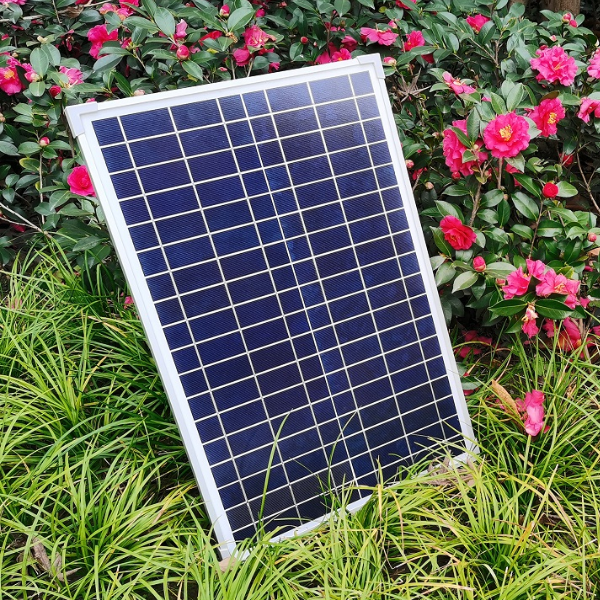 25 watt solar panel supplied with the 1400 L/h pond pump kit