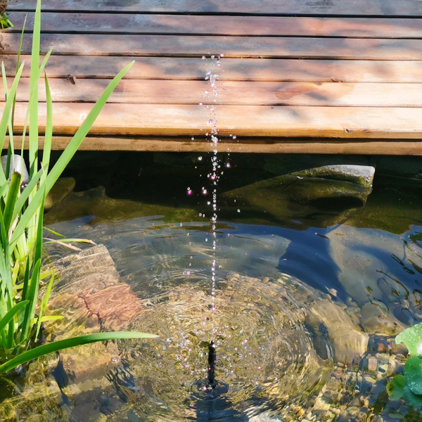 Spray pattern from the 200 L/h solar pond pump